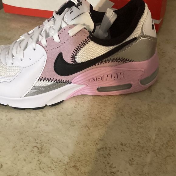 - NWT Womens Nike Air Max Excee  Athletic Shoe in size 6 Pink, white, grey… - Picture 11 of 12